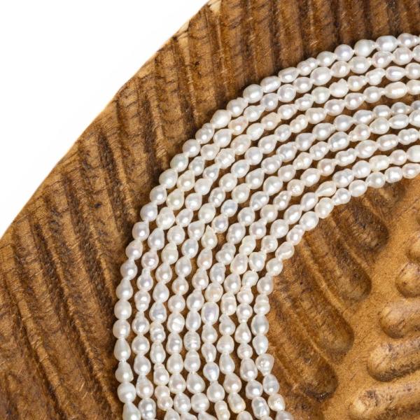 Perly rie�ne kor�lky 3x4mm podlhovast� nepravideln� �n�ra