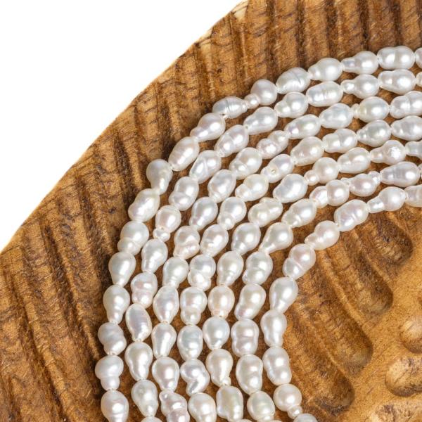Perly rie�ne kor�lky 4-5mm podlhovast� nepravideln� �n�ra