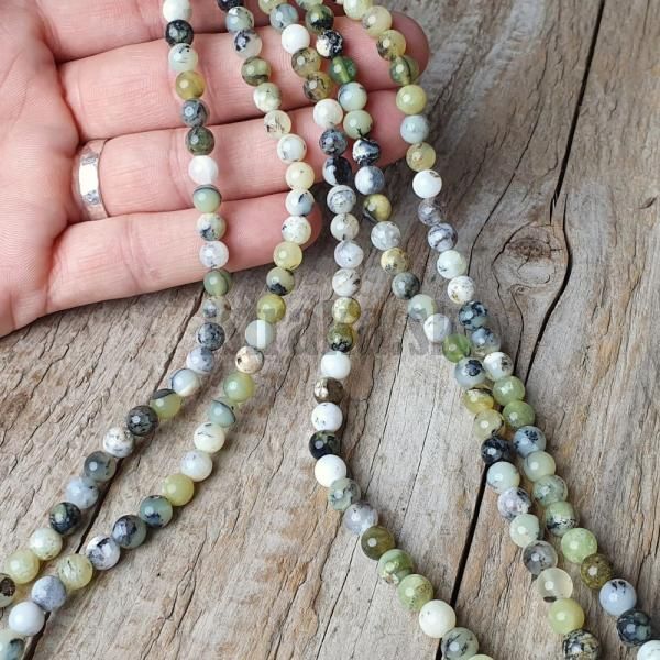 koralky-zmineralu-opal-zeleny-6mm-mix-farieb-leskle-strakate-zelenobiele-cierne-hladke-ne