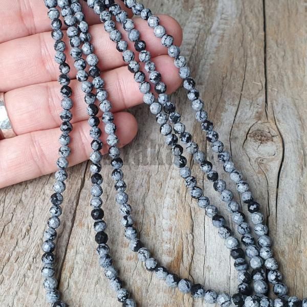 koralky-z-mineralu-obsidian-vlockovy-4,5mm-brusene-fazetovane-gulate-leskle-sedocierne-si