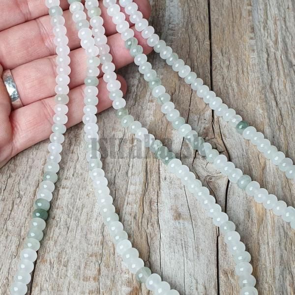 koralky-z-mineralu-jadeit-svetlozeleny-4x6mm-tucne-rondelky-leskle-oble-nebrusene-bledoze
