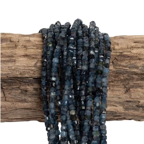 6205-Turmalin-modry-koralky-2,5mm-kocky-brusene-polsnura-2 6205-Turmalin-modry-koralky-2,5mm-kocky-brusene-polsnura-2