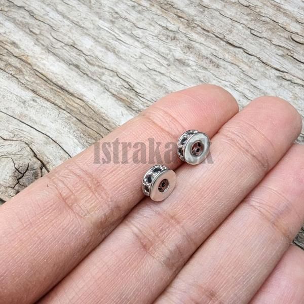 Rondelka korlka 7x3mm strieborn s iernymi zirknmi