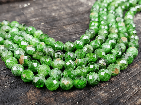 diopsid_brusene_koralky_5mm_prirodne