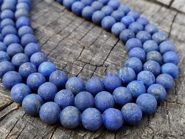 koralky-z-lapisu-lazuli-matne-modre-6mm-so-zlatym