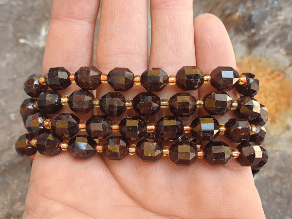 granat_koralky_brousene_soudky_8mm