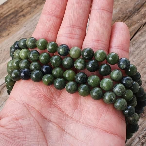 goralky-jadeit-nefrit-taiwan-zelene-leskle-hladke-rozne-odtiene-tmavozelene-8mm