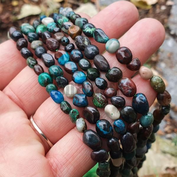 koralky-chryzokol-nugetky-6x8mm-mensie-leskle-nepravidelne-mix-hnedych-tyrkysovych-s-kresb