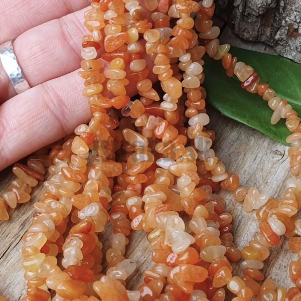 koralky-z-prirodneho-mineralu-avanturin-oranzovy-leskle-minizlomky-nepravidelne-hladke