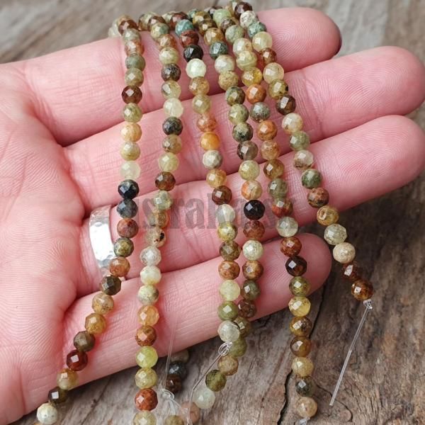 granat_koralky_zelene_brusene_4mm