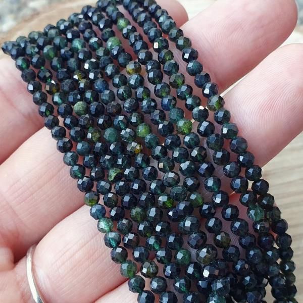 zeleny_turmalin_koralky_prirodne_3mm