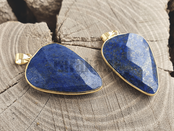 Lapis lazuli prívesok plochý zlatý rám