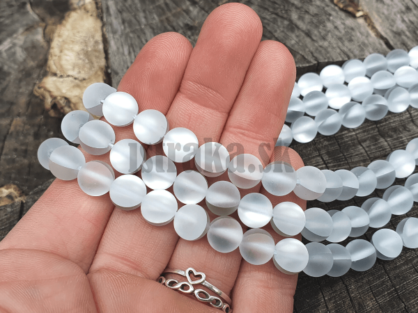 mesacny_kamen_koralky_synteticke_8mm_sede